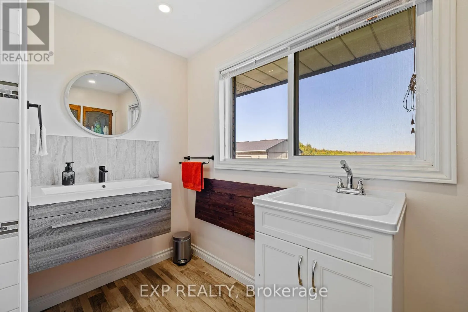 1637 WINDHAM 7, R. R. #3 ROAD