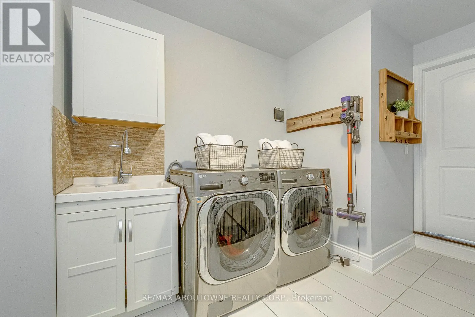 20 VINEGAR HILL STREET