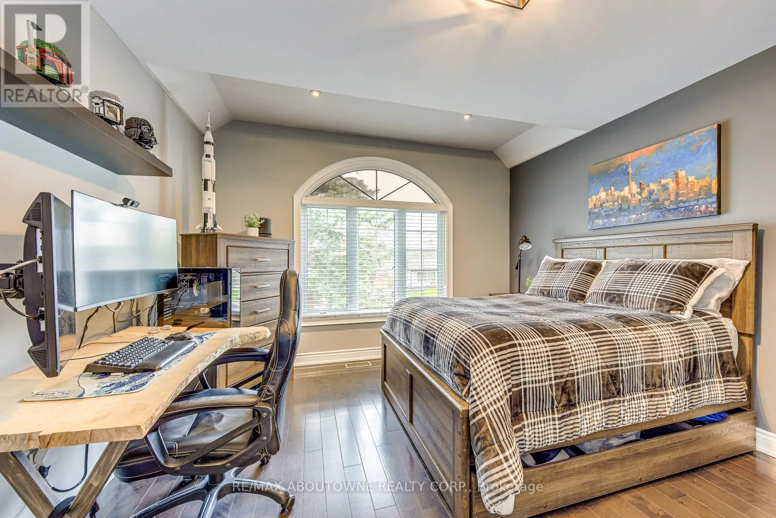 20 VINEGAR HILL STREET