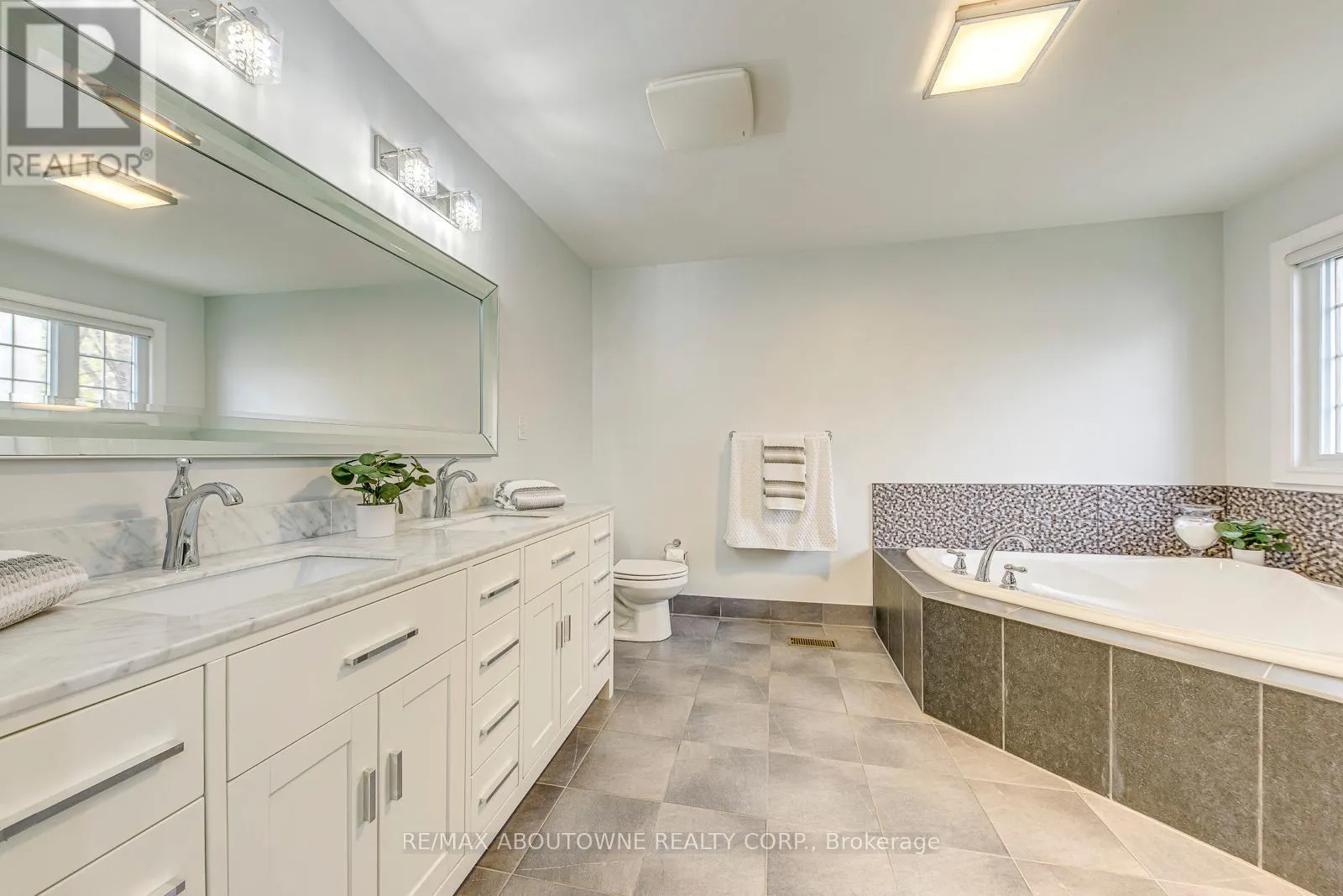 20 VINEGAR HILL STREET