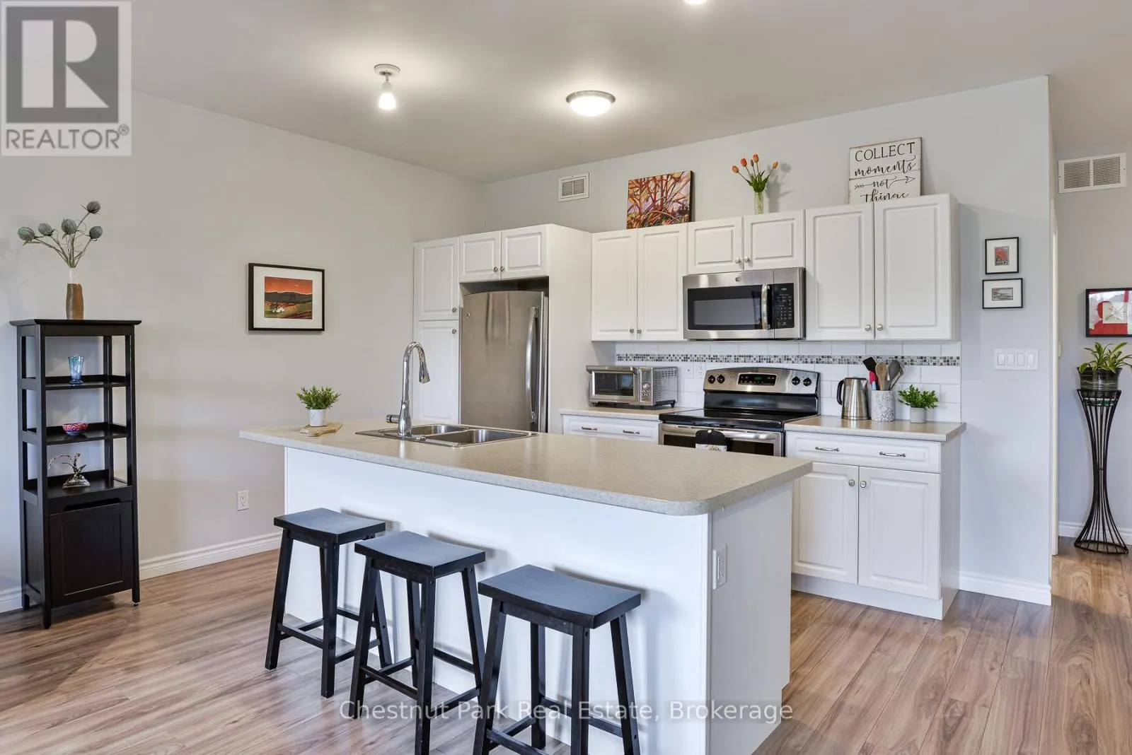 5 - 99 MAIN STREET W, #5