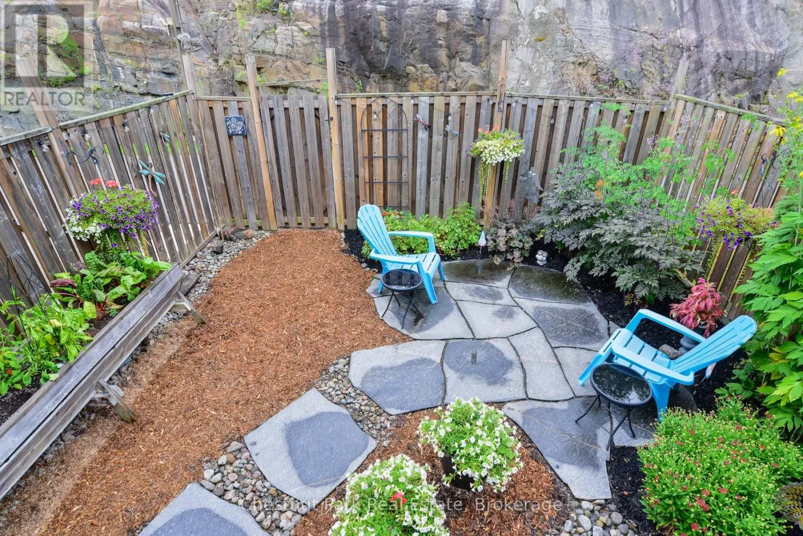 5 - 99 MAIN STREET W, #5