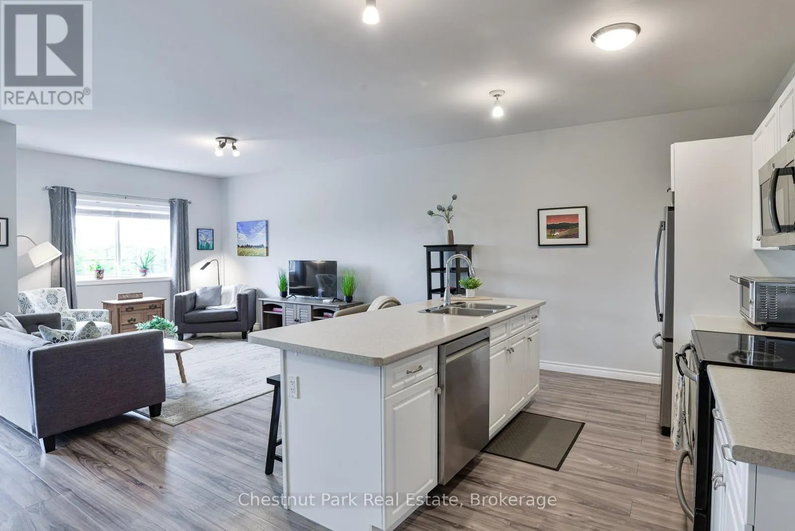 5 - 99 MAIN STREET W, #5