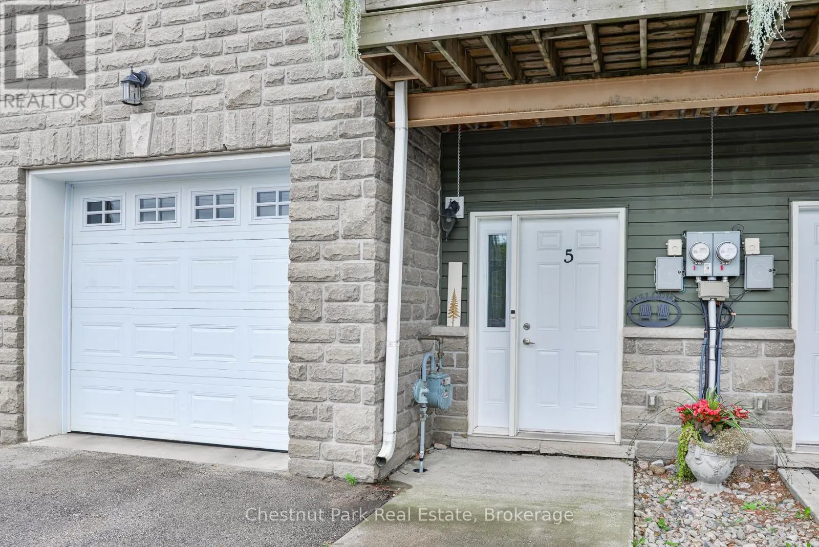 5 - 99 MAIN STREET W, #5