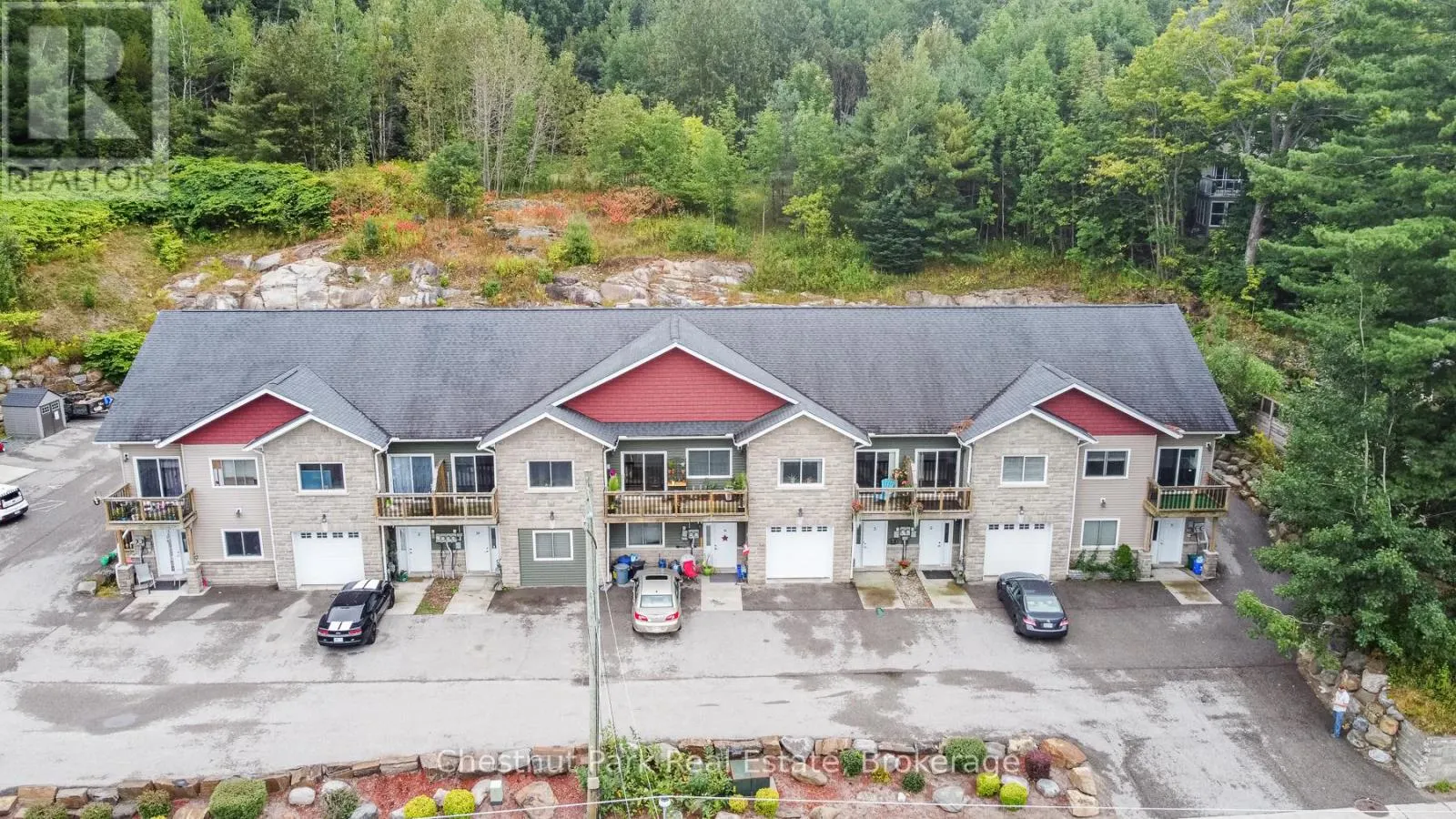 5 - 99 MAIN STREET W, #5