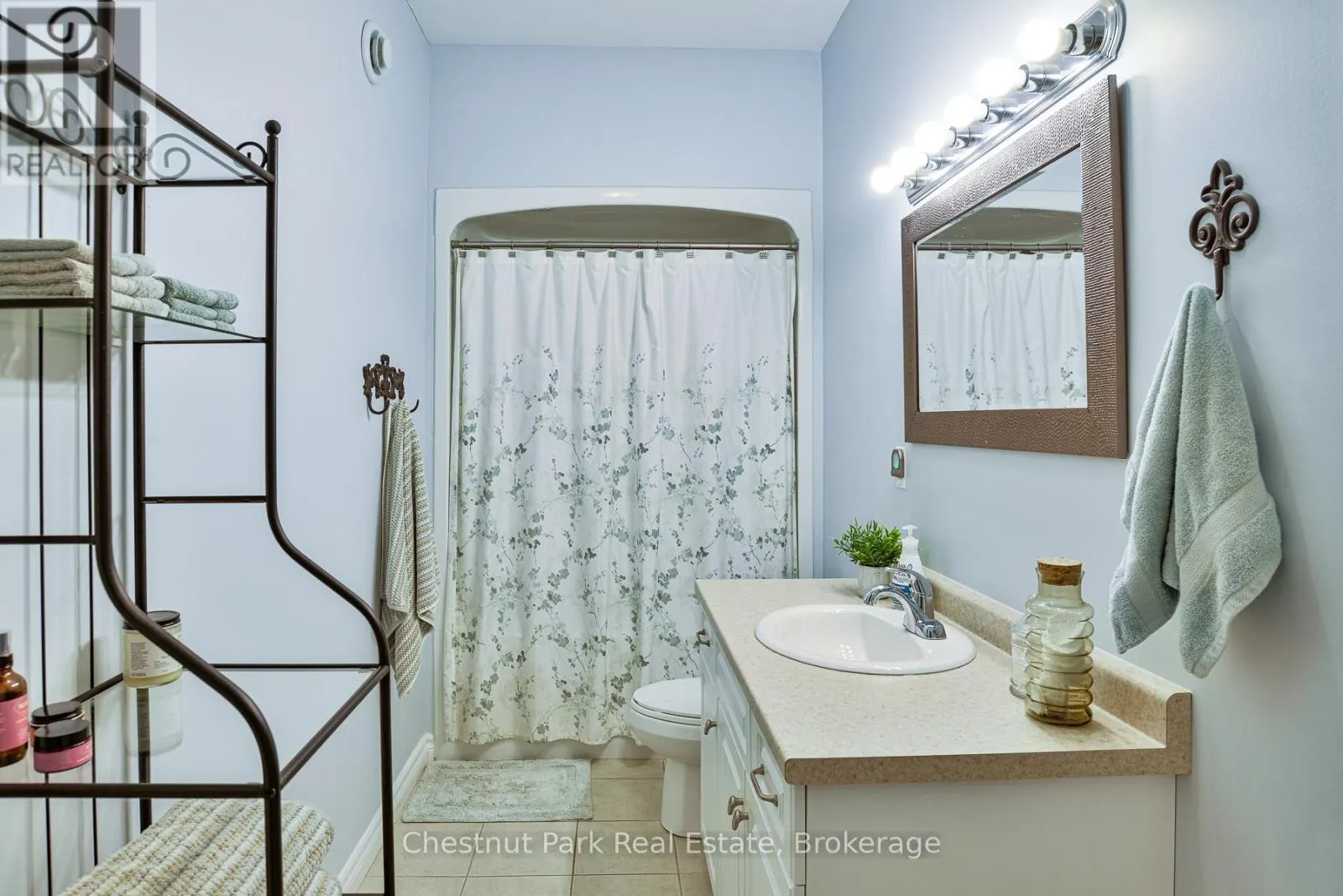 5 - 99 MAIN STREET W, #5