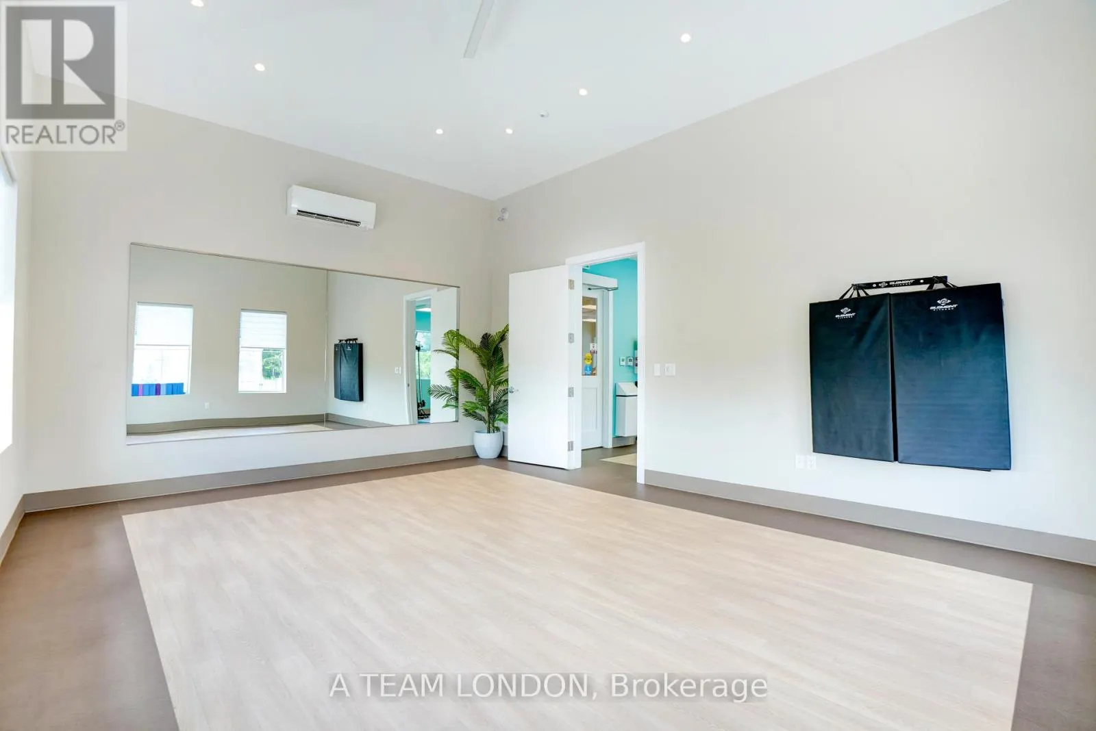 409 - 100 THE PROMENADE N, #409