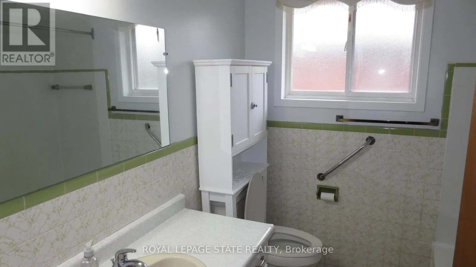 UPPER - 22 CATALINA DRIVE