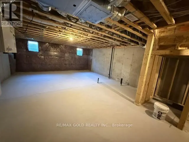 24 OAK FOREST COMMON CRESCENT