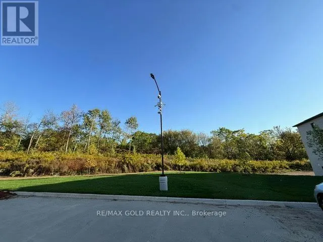 24 OAK FOREST COMMON CRESCENT