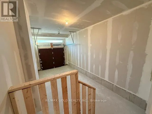 24 OAK FOREST COMMON CRESCENT