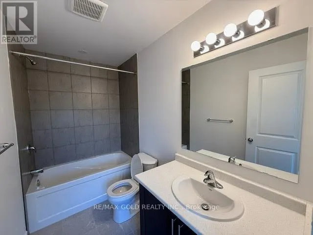 24 OAK FOREST COMMON CRESCENT