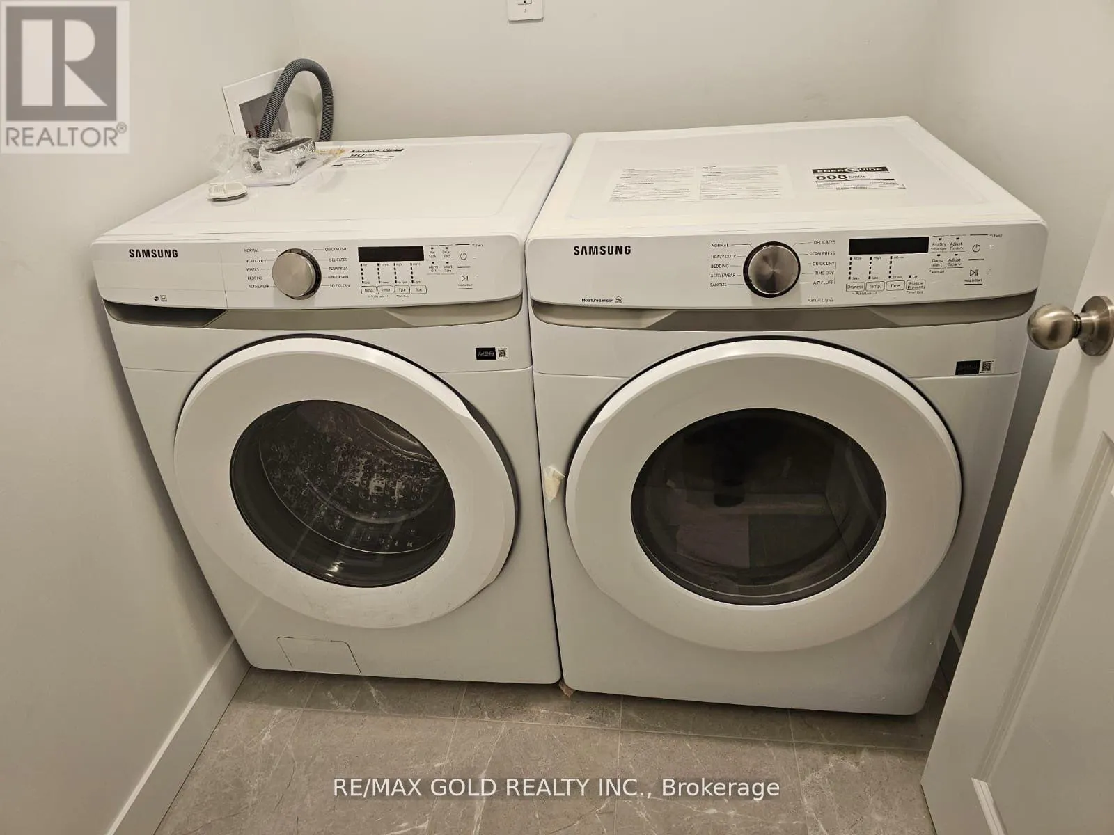 24 OAK FOREST COMMON CRESCENT