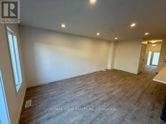 24 OAK FOREST COMMON CRESCENT