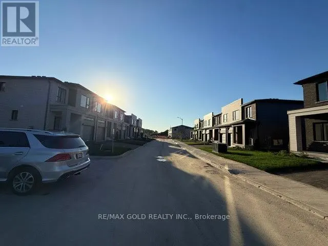 24 OAK FOREST COMMON CRESCENT