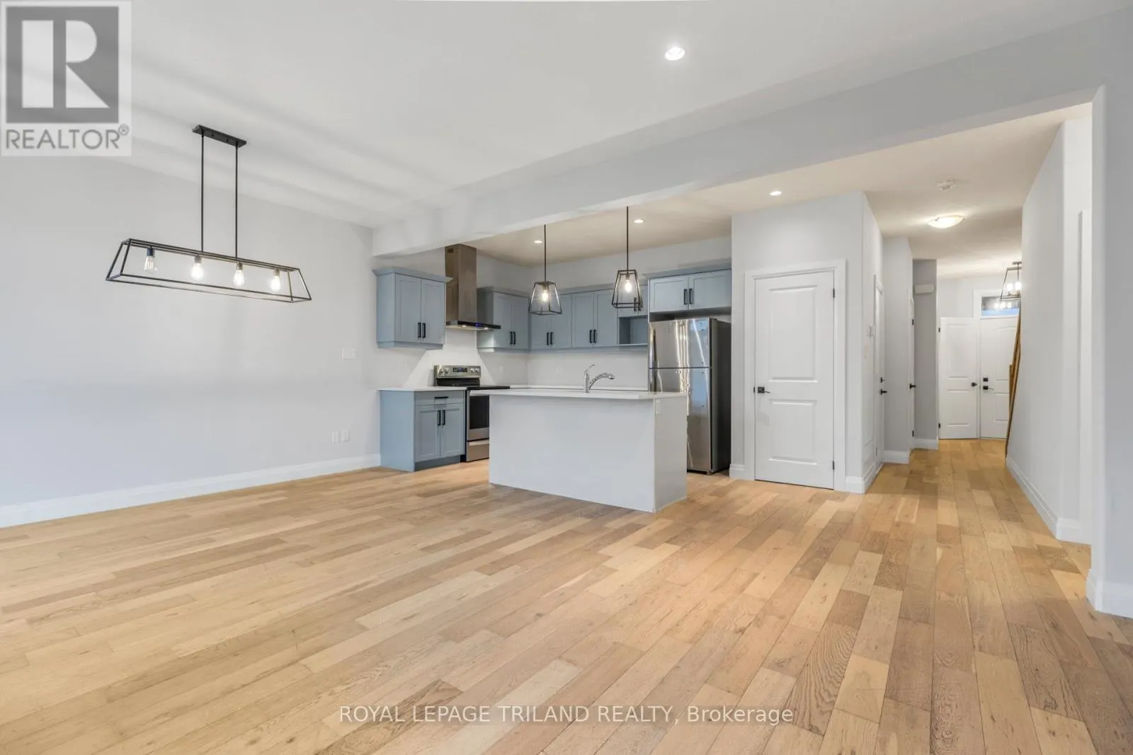 1091 UPPERPOINT AVENUE