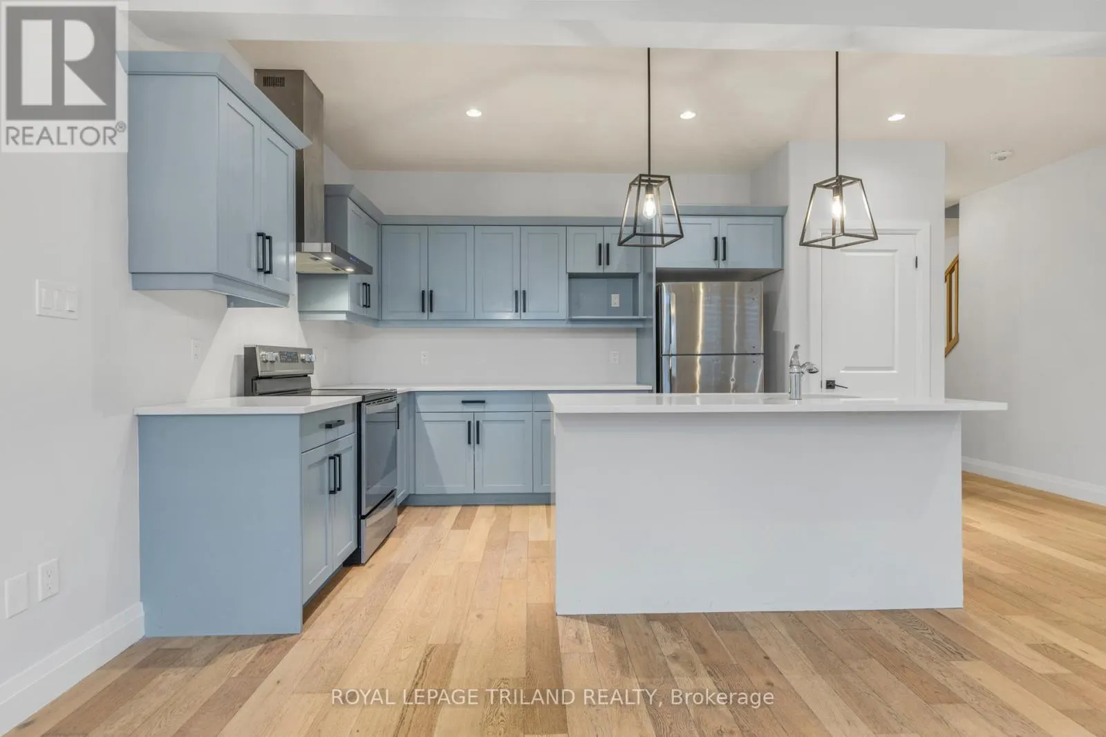 1091 UPPERPOINT AVENUE