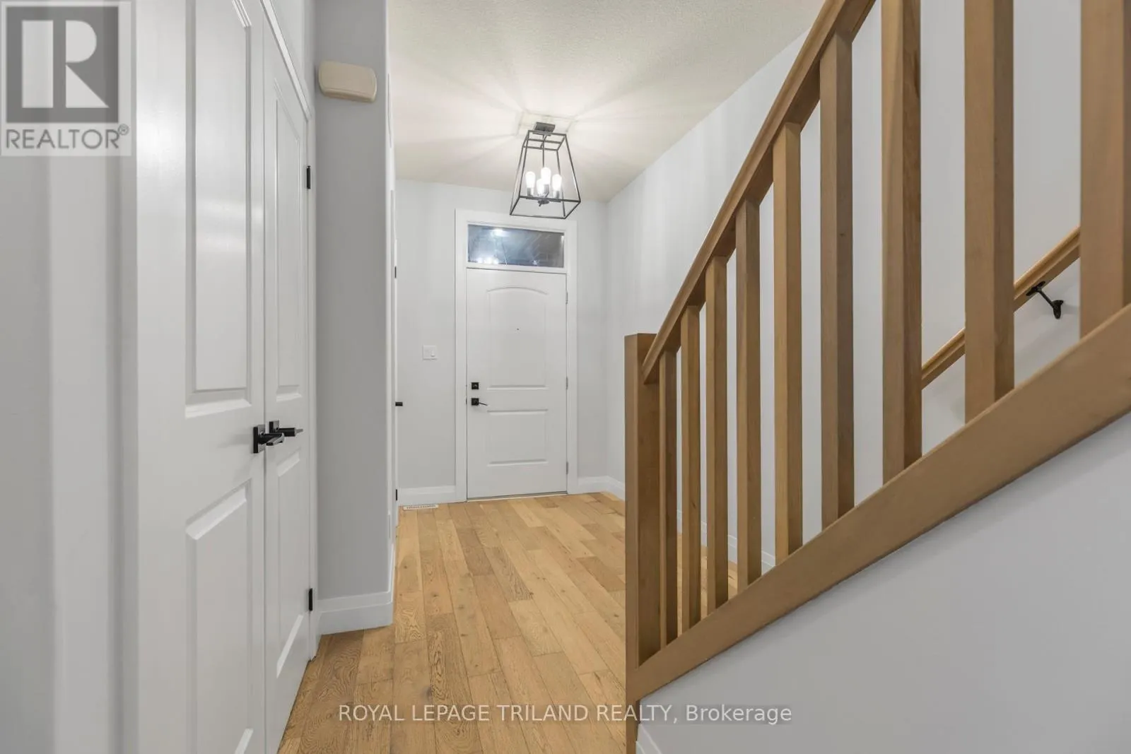 1091 UPPERPOINT AVENUE