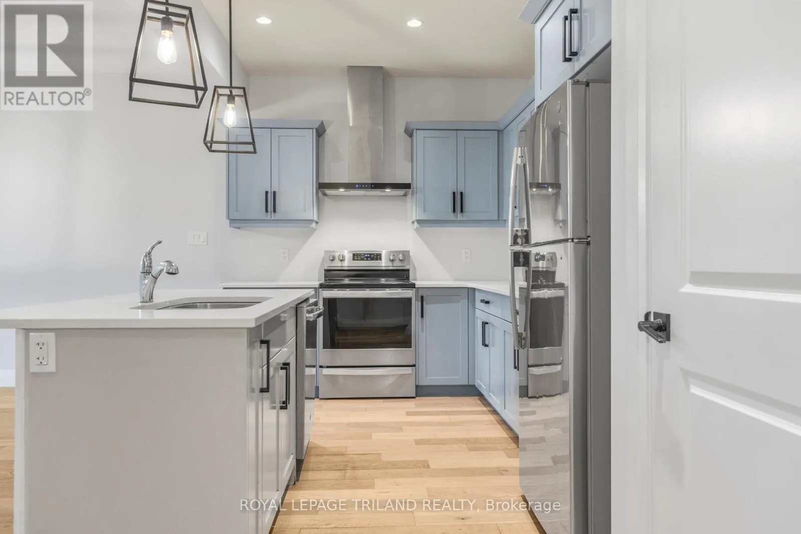 1091 UPPERPOINT AVENUE