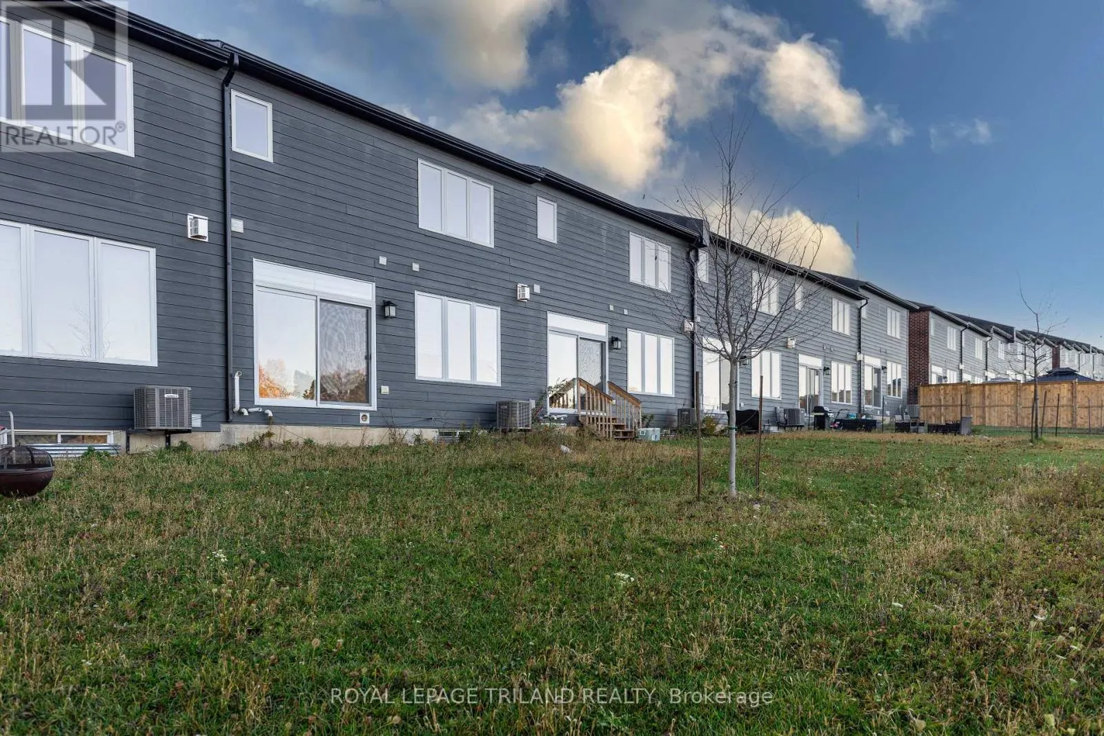 1091 UPPERPOINT AVENUE