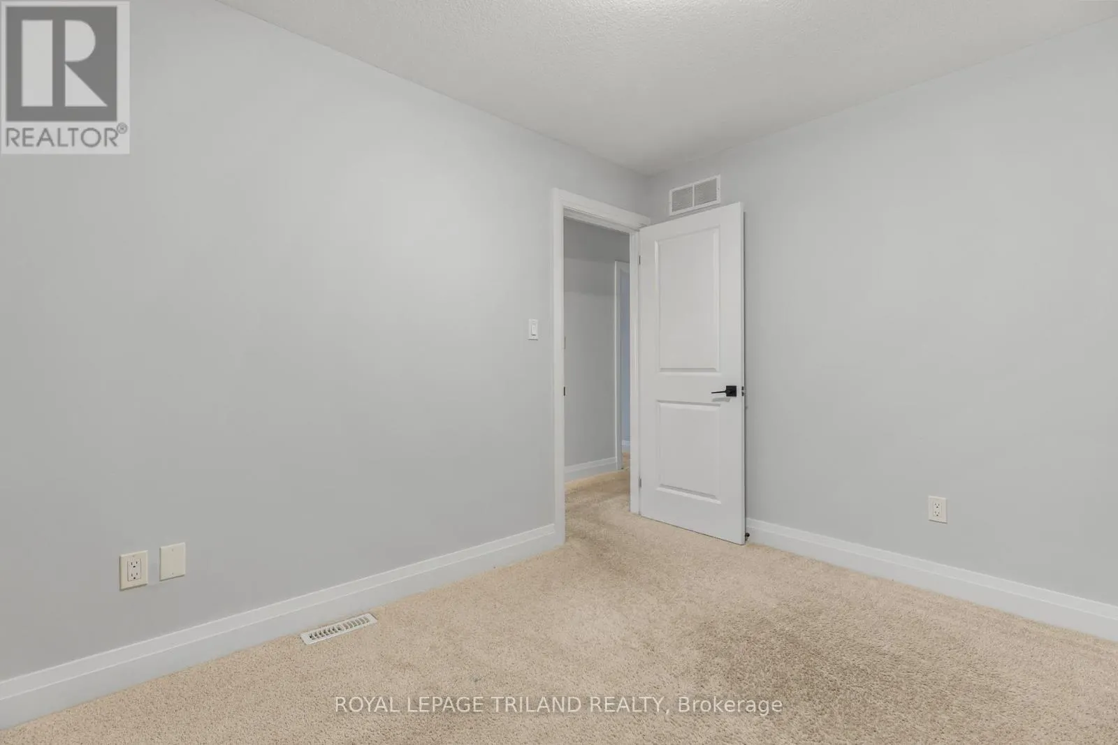 1091 UPPERPOINT AVENUE