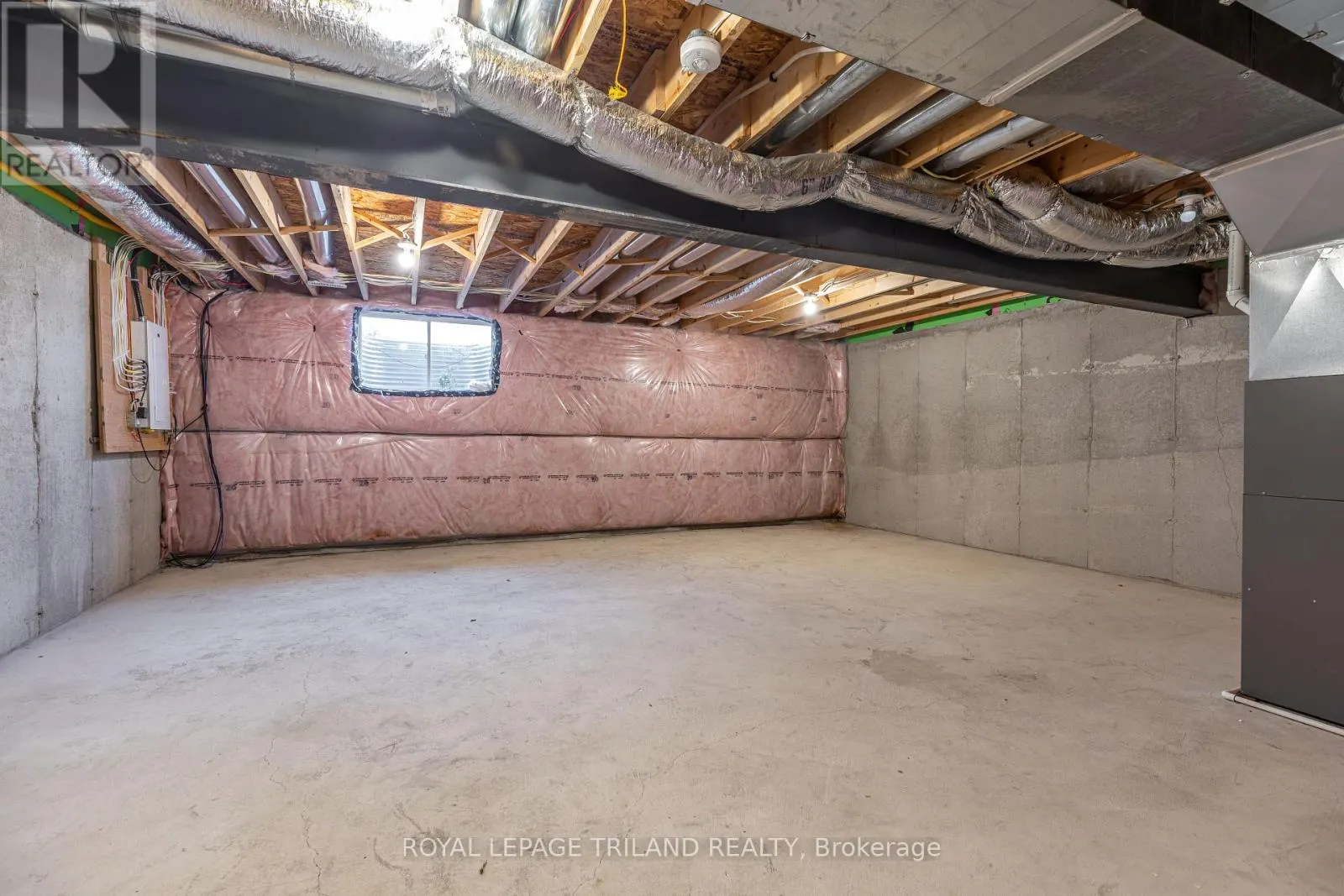 1091 UPPERPOINT AVENUE