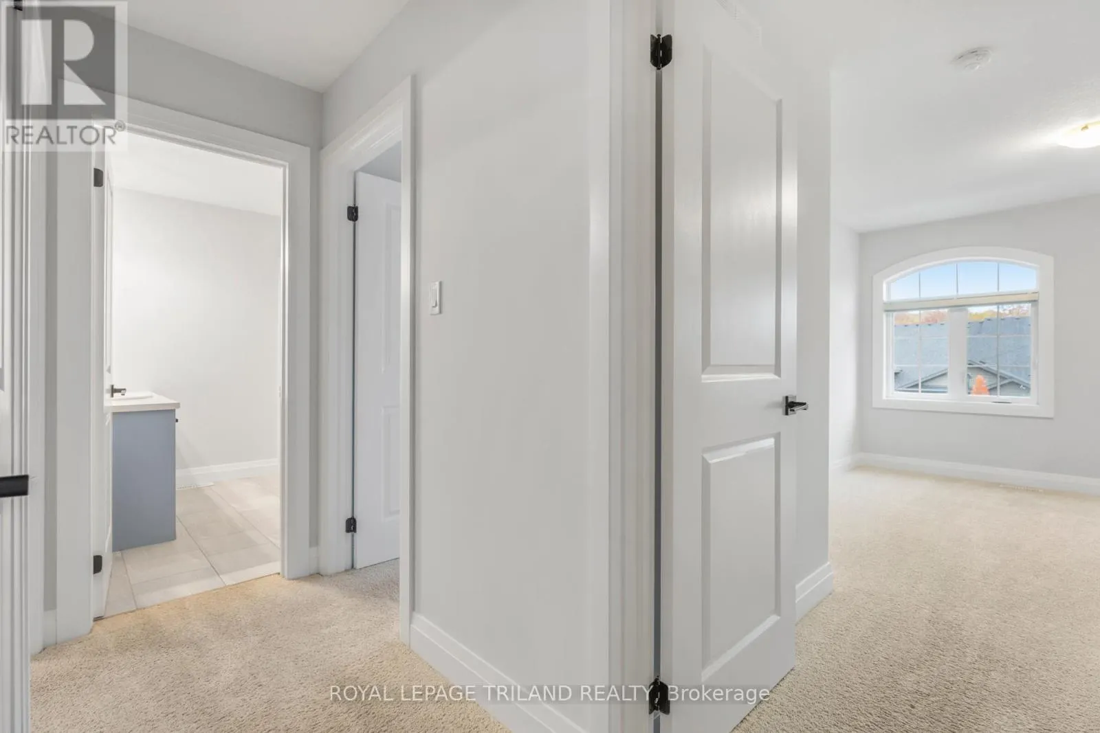 1091 UPPERPOINT AVENUE