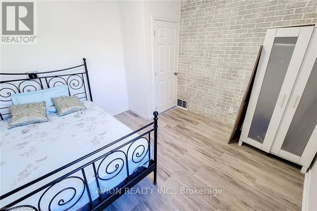 1 - 26 BARTON STREET W