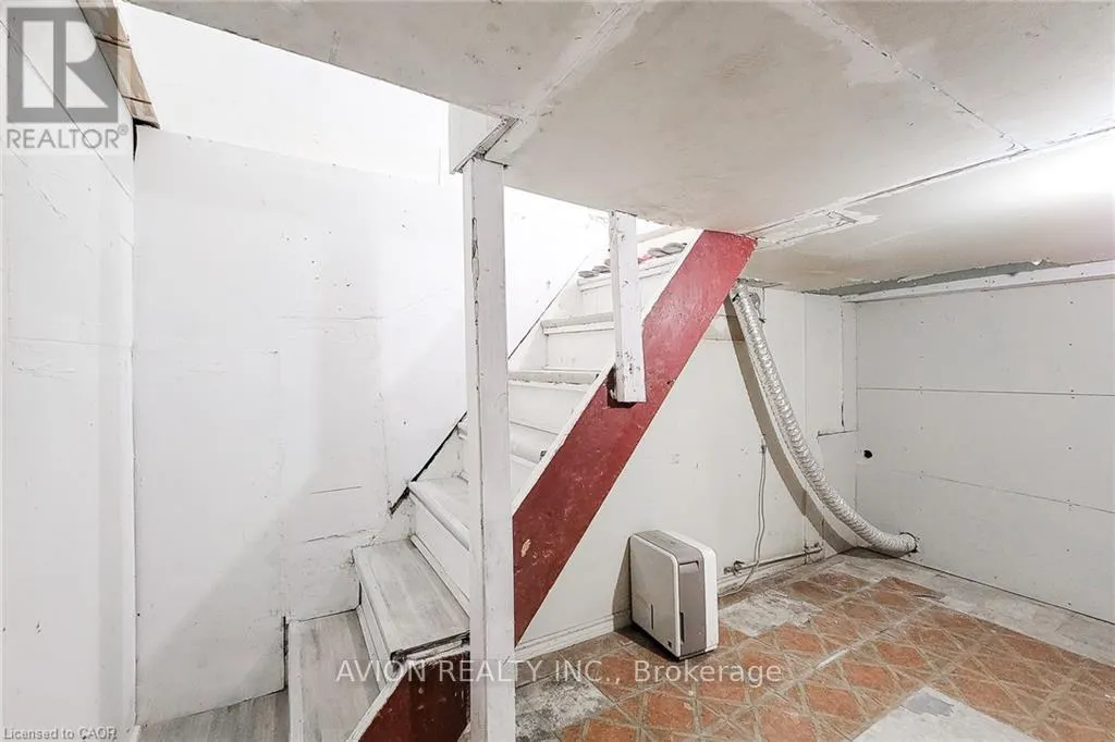 2 - 26 BARTON STREET W