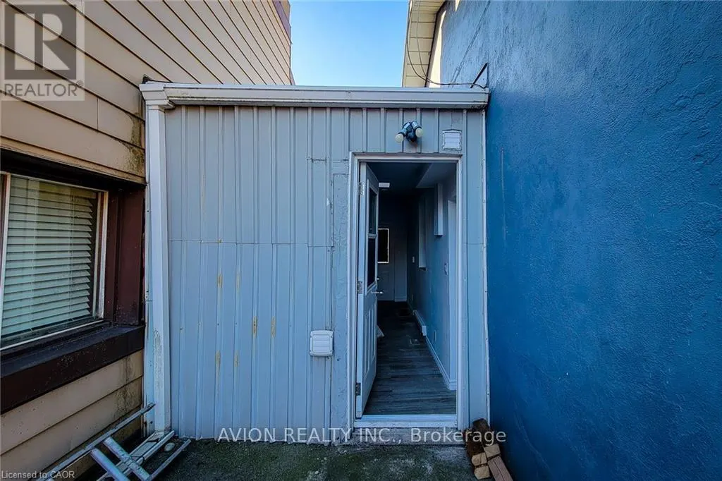 2 - 26 BARTON STREET W