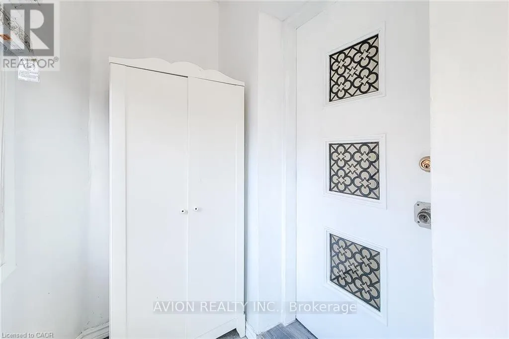 2 - 26 BARTON STREET W