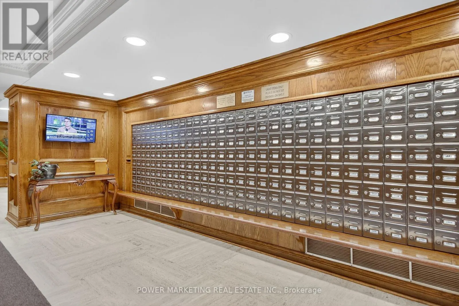 2806 - 500 LAURIER AVENUE W