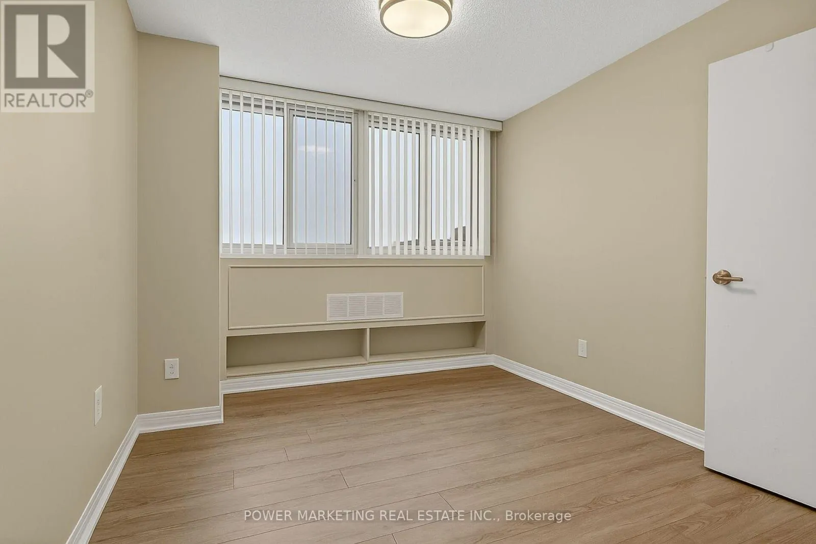 2806 - 500 LAURIER AVENUE W