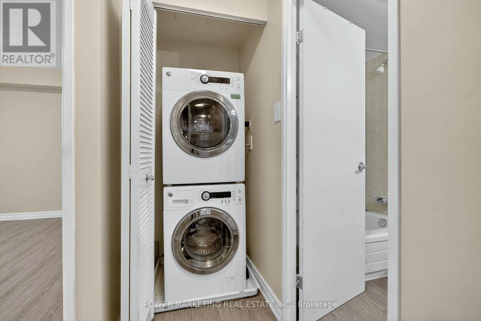 2806 - 500 LAURIER AVENUE W