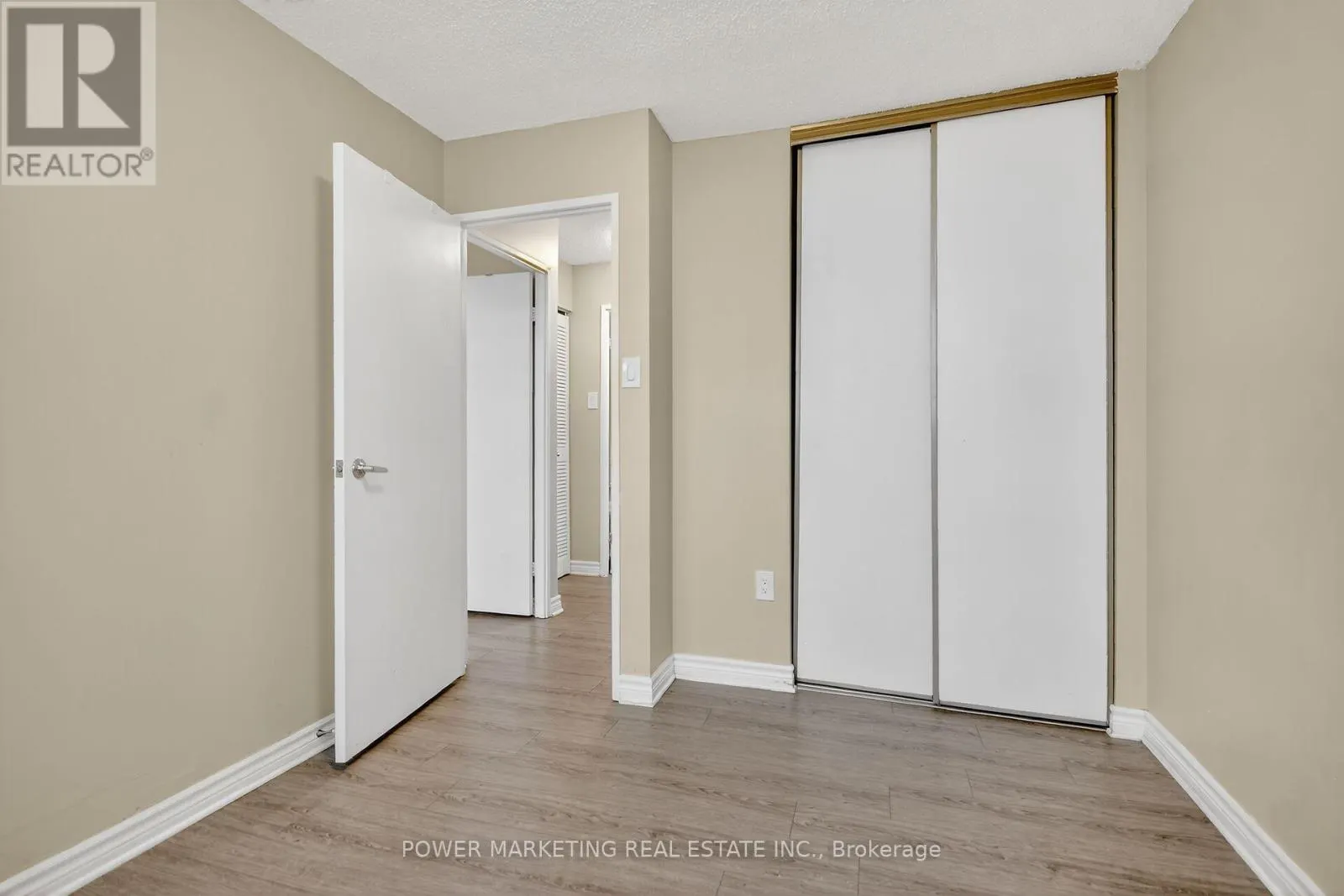 2806 - 500 LAURIER AVENUE W