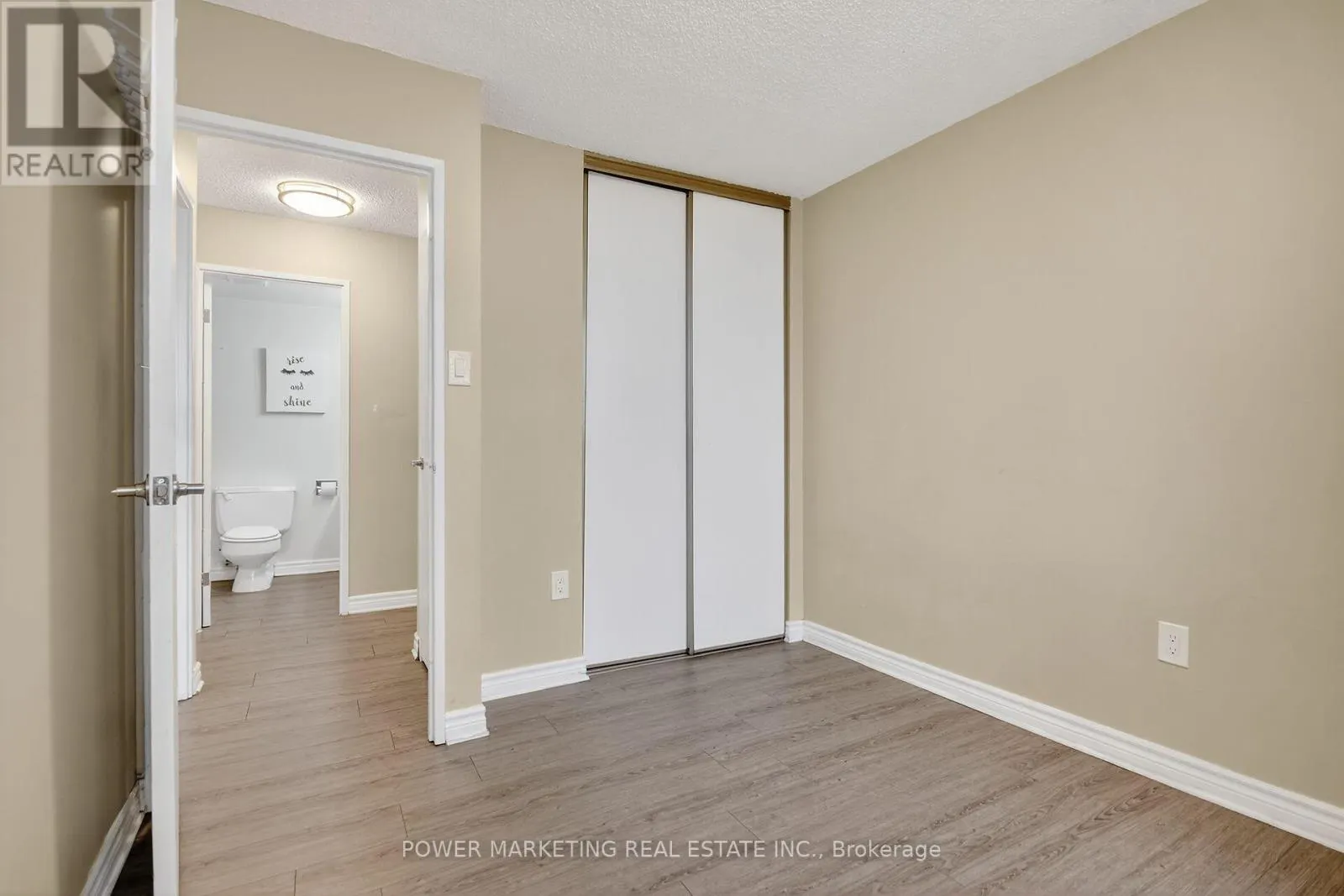 2806 - 500 LAURIER AVENUE W