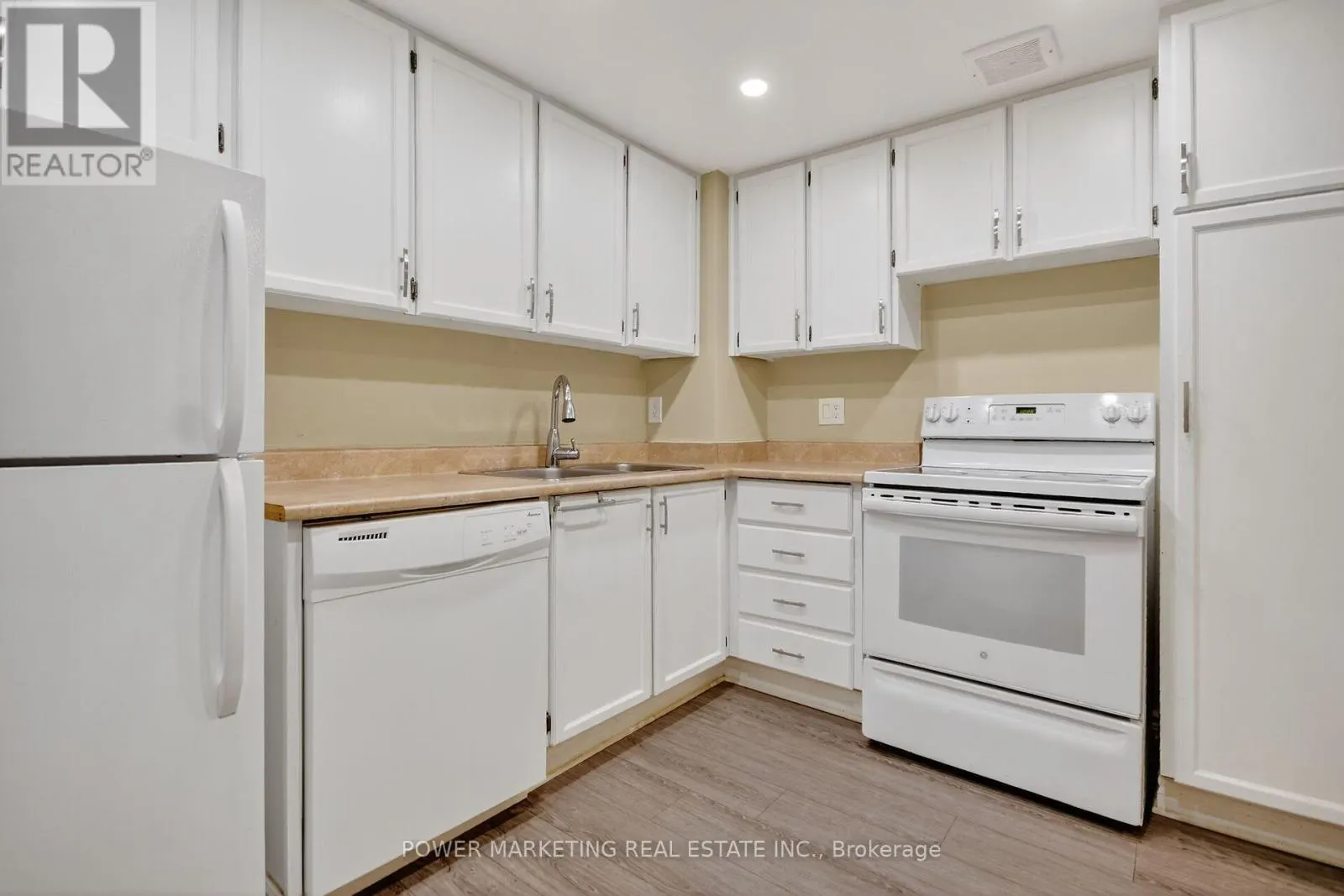 2806 - 500 LAURIER AVENUE W