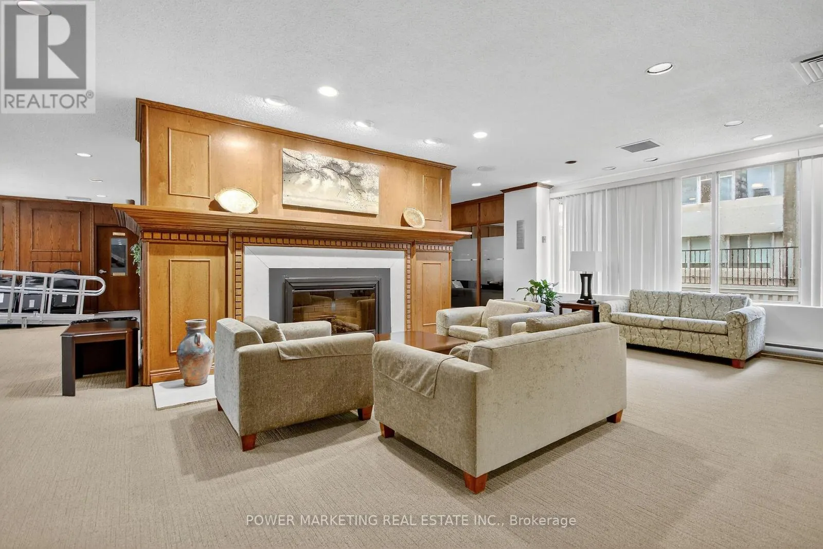 2806 - 500 LAURIER AVENUE W