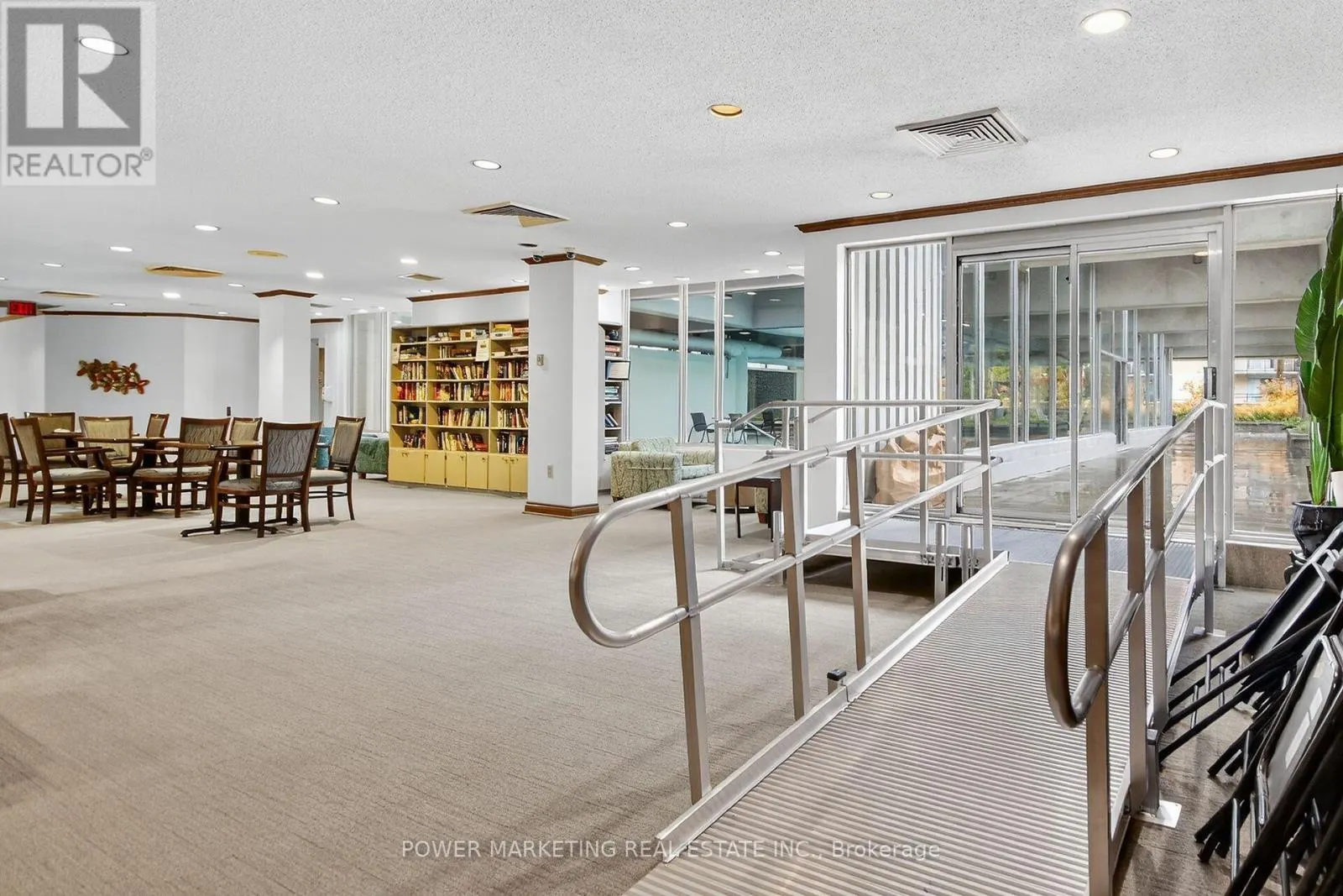 2806 - 500 LAURIER AVENUE W