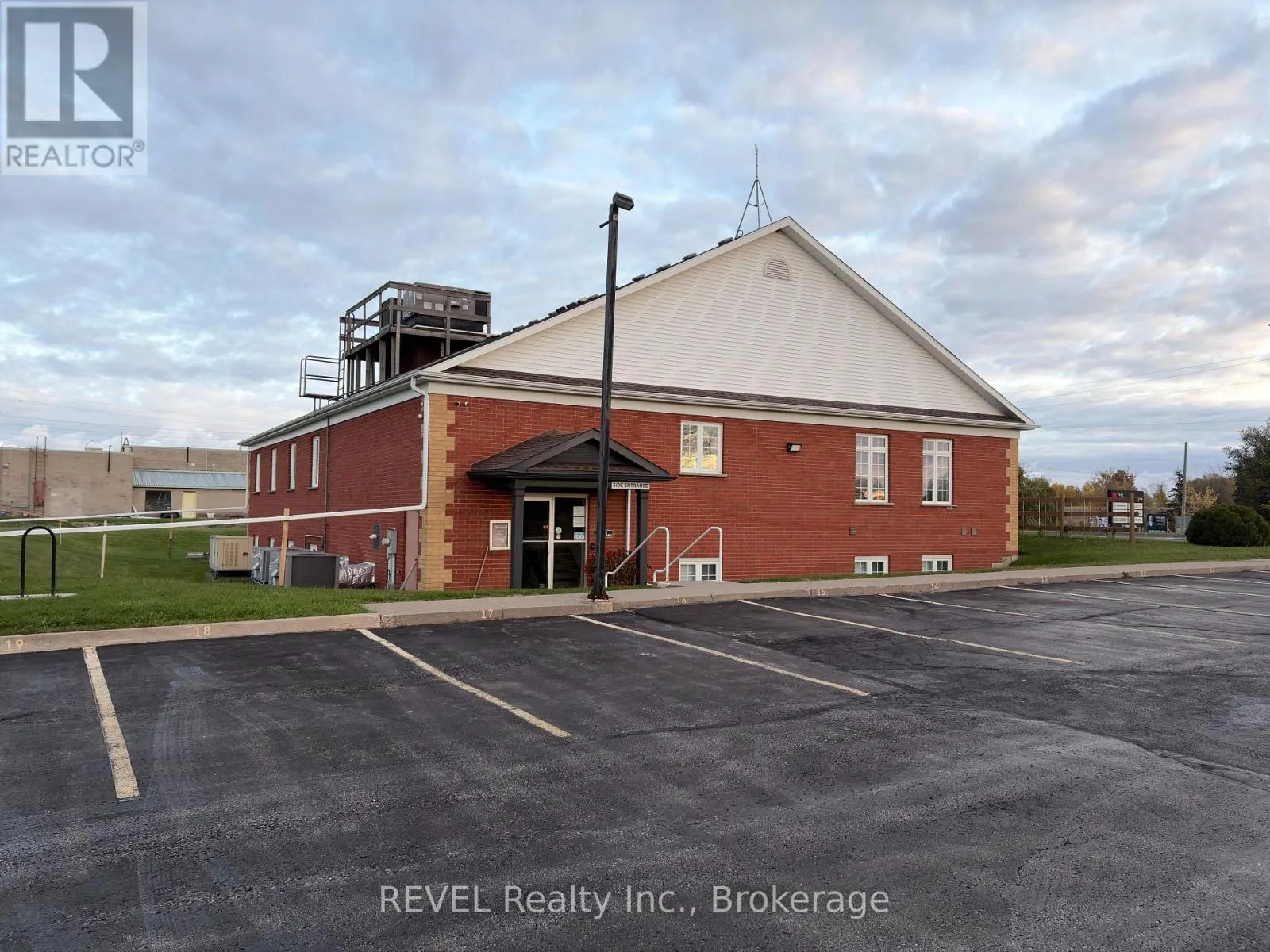 9 - 1789 MERRITTVILLE HIGHWAY, #9