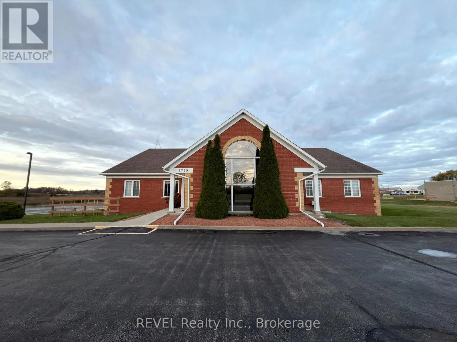 9 - 1789 MERRITTVILLE HIGHWAY, #9