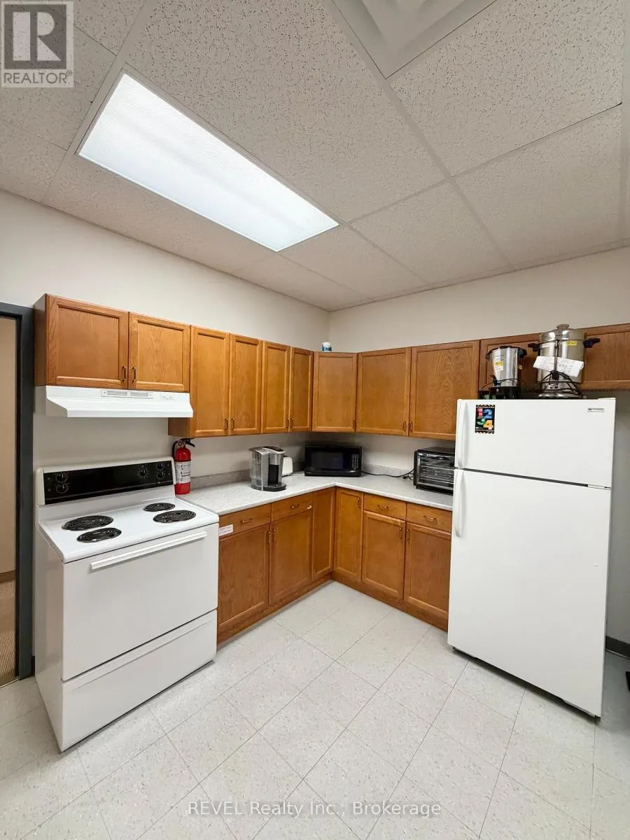 9 - 1789 MERRITTVILLE HIGHWAY, #9