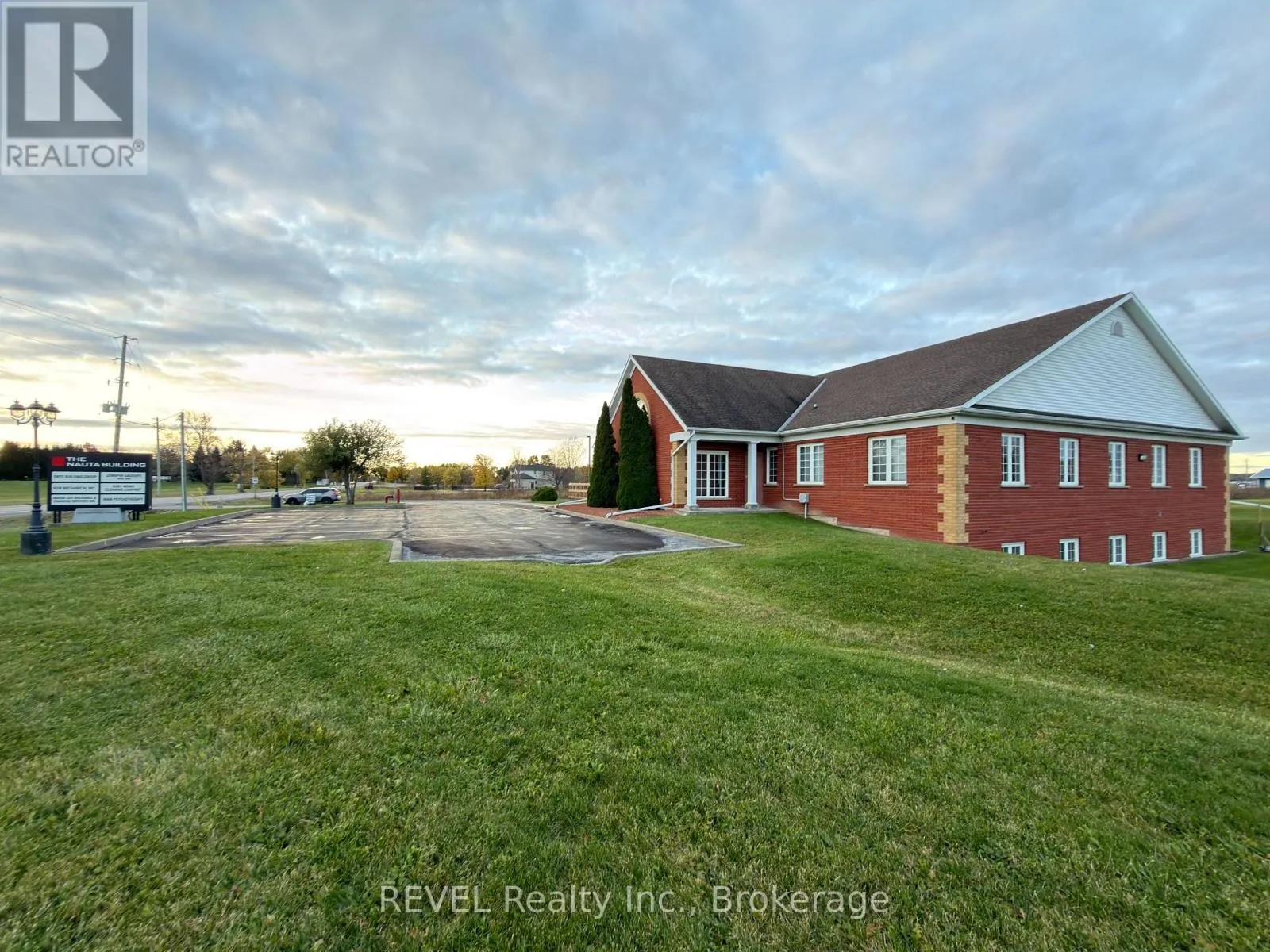 9 - 1789 MERRITTVILLE HIGHWAY, #9