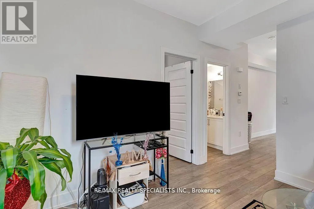 21 - 99 ROGER STREET