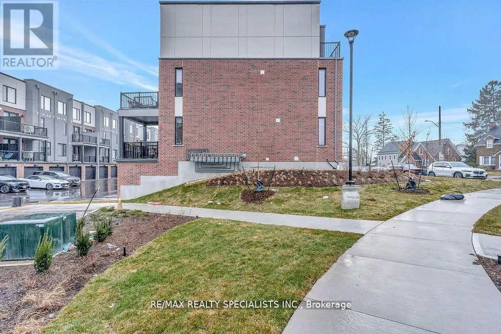 21 - 99 ROGER STREET