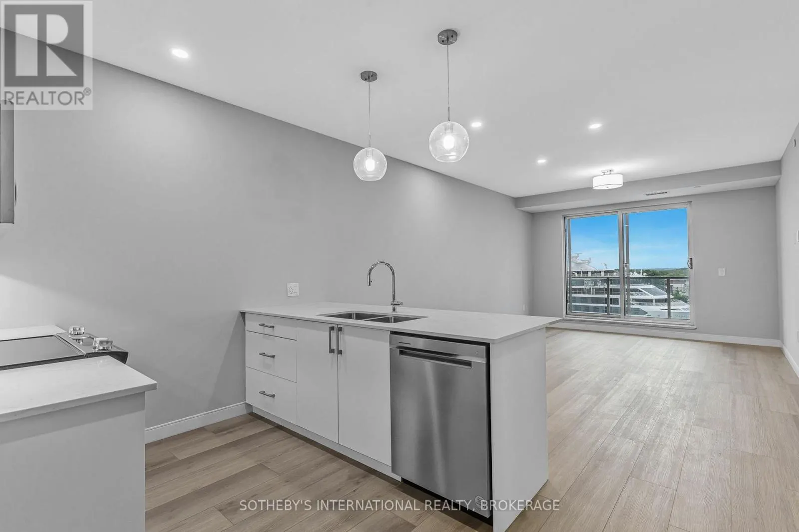 707 - 118 WEST STREET, #707