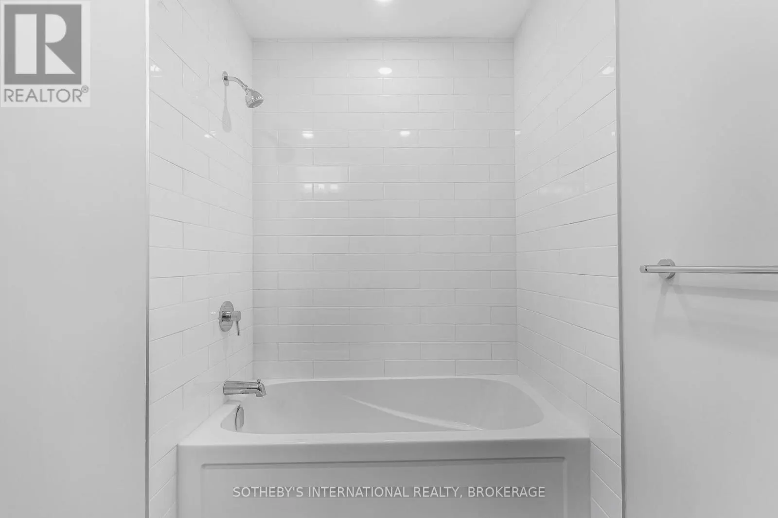 707 - 118 WEST STREET, #707