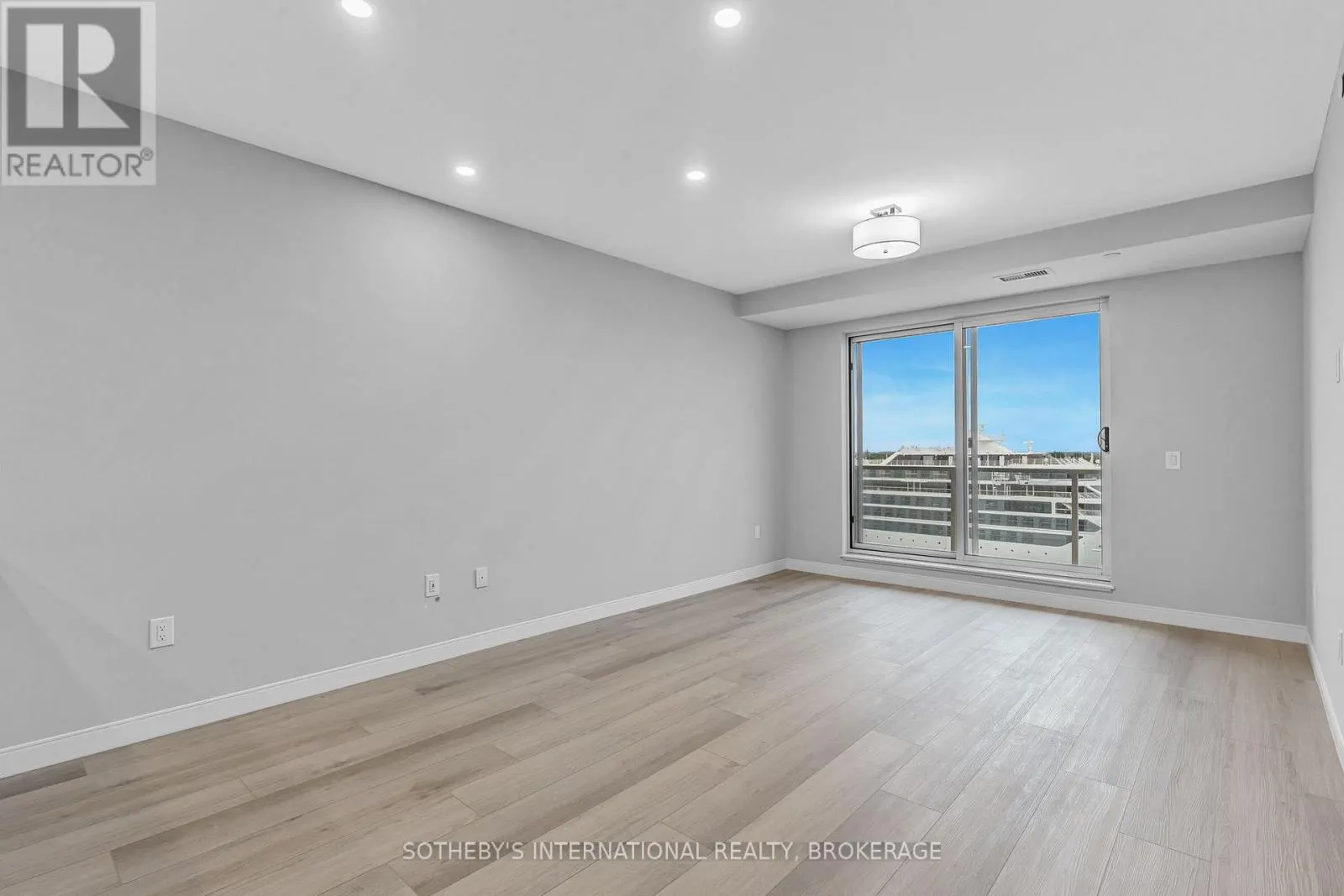 707 - 118 WEST STREET, #707