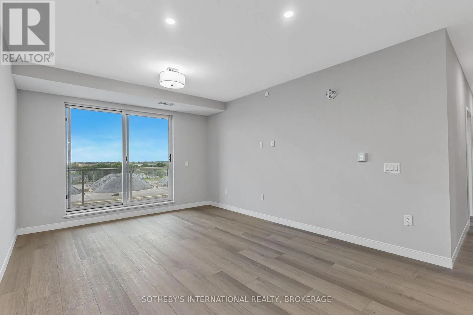 707 - 118 WEST STREET, #707