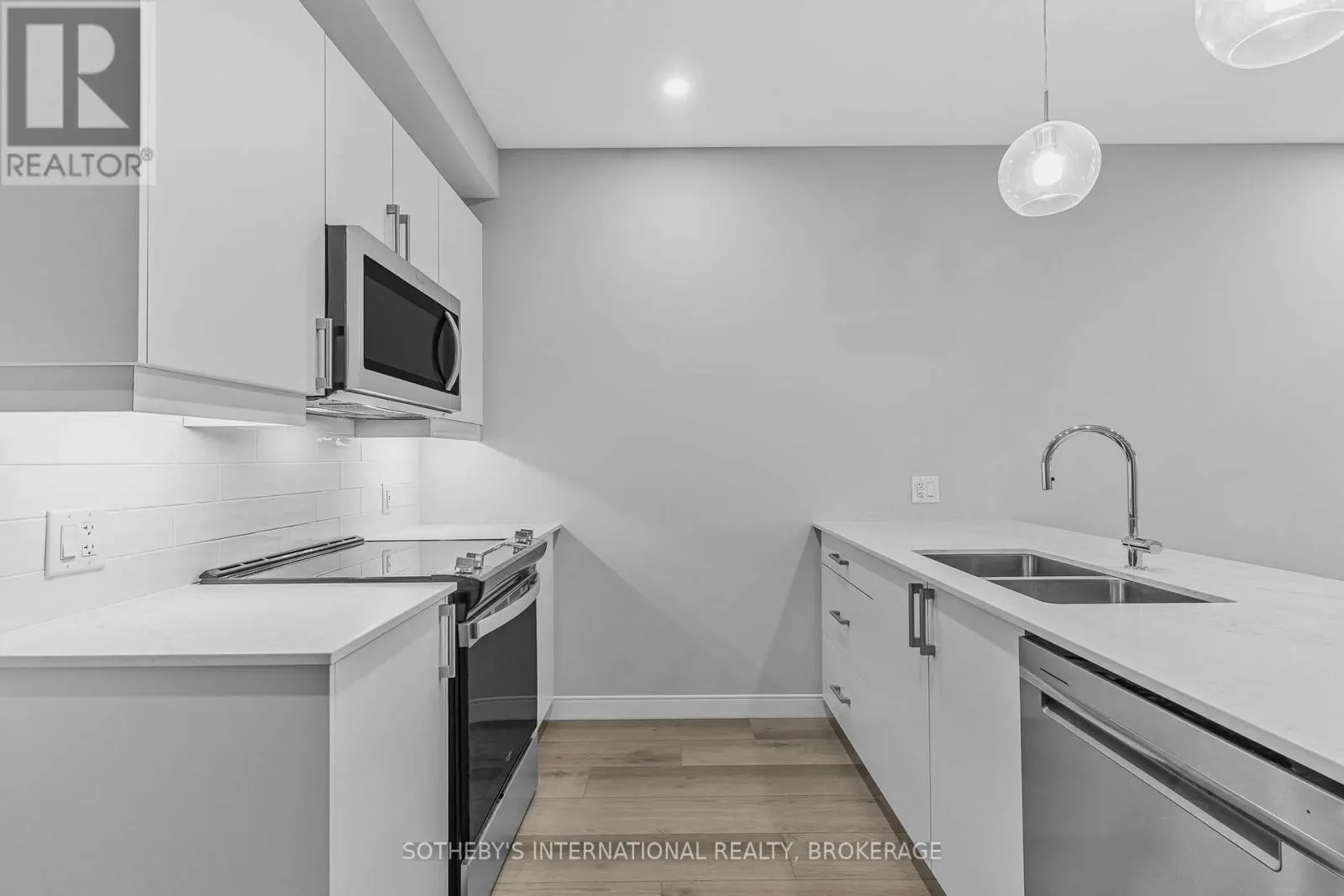 707 - 118 WEST STREET, #707